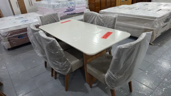 Mesa de 6 cadeiras Tampão de vidro nova