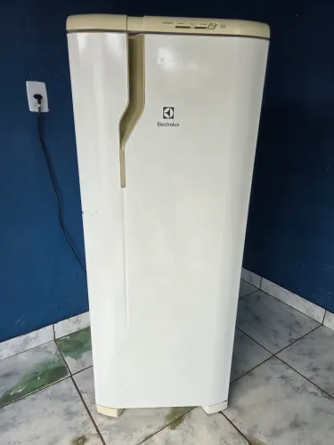 Vendo geladeira Electrolux