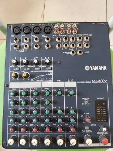 MESA DE SOM YAMAHA MG102c 