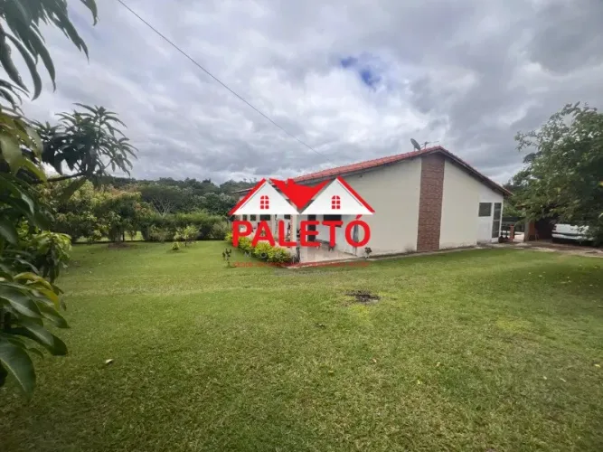 Chácara 1560 m² com piscina e pomar a venda na cidade de Porangaba interior de SP