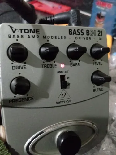 Pedal equalizador para contrabaixo 