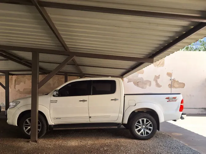 Toyota Hilux CD SRV D4-d 4X4 3.0 TDI Diesel AUT 2013