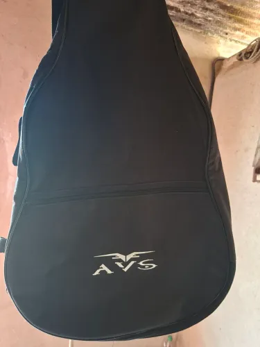 Capa para violão bem conservado. 