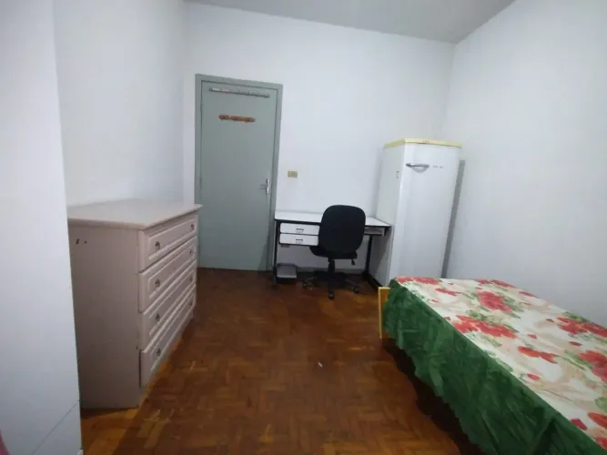 Alugo quarto para rapazes