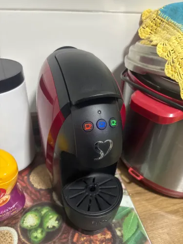 CAFETEIRA ELÉTRICA TRÊS CORAÇÕES com 4 meses de uso