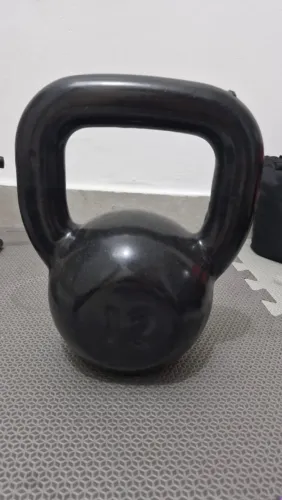 Par de halteres 5kg + katlebell 12kg