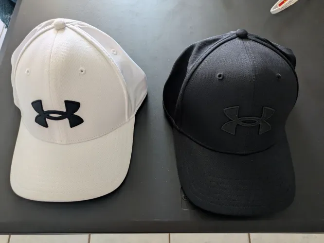 Boné Under Armour Sport flexfit, branco + preto, sem uso!