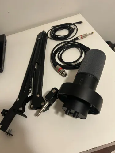 Microfone Dinâmico Fifine K688 USB/XLR + Braço Articulado + Cabos - Kit Completo