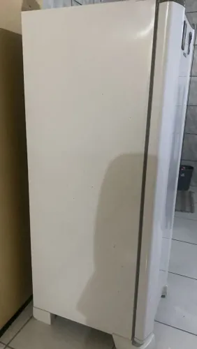 Vendo uma geladeira nova sem marca de uso 