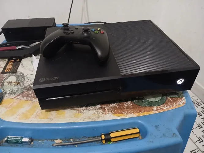 Vendo Xbox one fat com jogos na memória