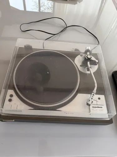 Toca discos Gradiente DD1
