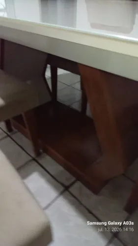 Mesa com seis cadeiras