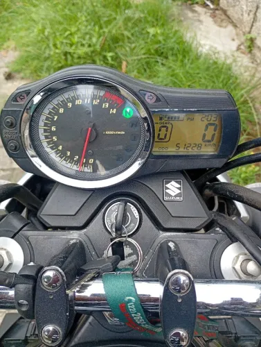 Suzuki Bandit 650 N linda moto de garagem