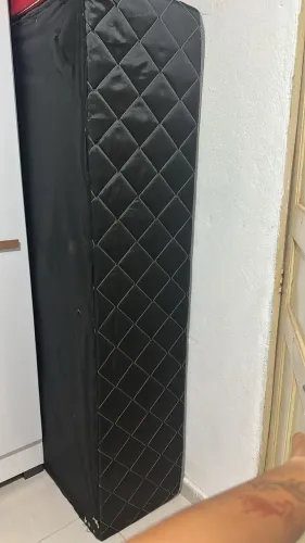 Vendo cama de solteiro box