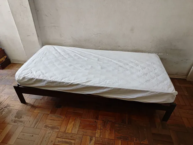 Doação - Cama e 2 colchões