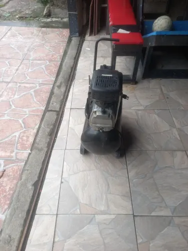 Vende se um compressor