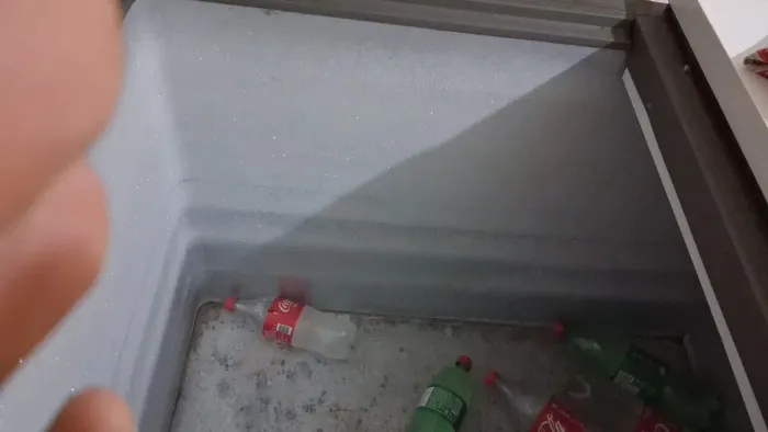 vendo uma frizer semi nova 2 mil reais duas portas consul 