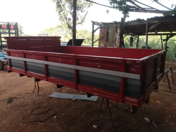 Carroceria de madeira para carreta agrícola