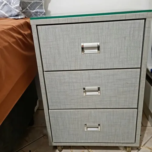 Criado mudo com rodinhas, semi novo,lindo!
