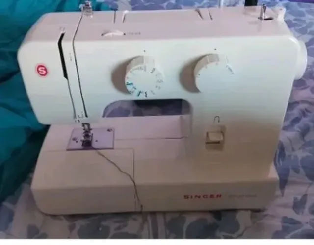Máquina de costura singer