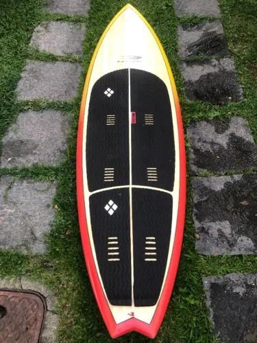 Kit SUP LinesUP 9'4 (Shaper Claudio Mello) + Remo Art in Surf 100% Carbono
