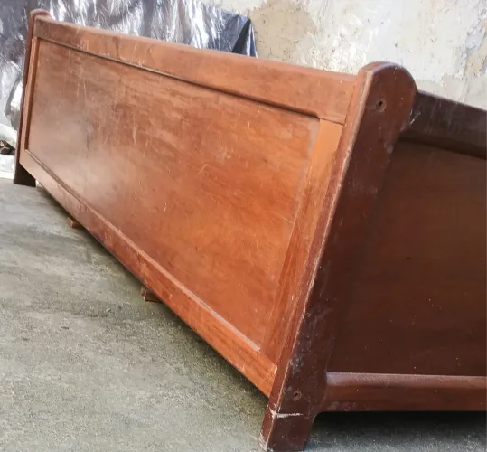 Cama de solteiro com baú