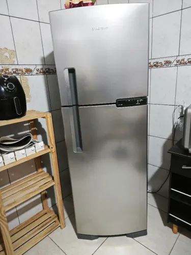 Brastemp Frost Free 375 litros, modelo BRM44HKANA, cor Platinum (inox), 127V.