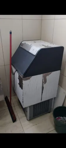 Maquina de gelo everest 75 kilos