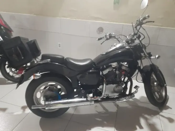 Moto Custom Vblade 250cc mesmo motor da Yamaha Virago 250cc.