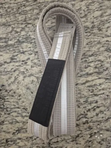 Faixa Cinza e Branca Jiu-Jitsu - Tamanho M4