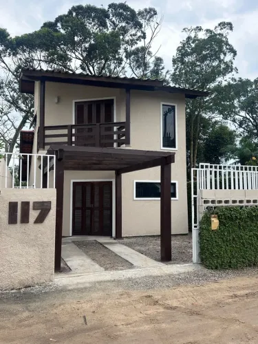 Alugo excelente sobrado Rio Vermelho