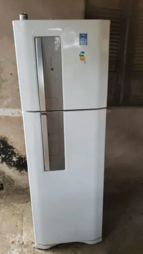 Vendo geladeira Frost Free 