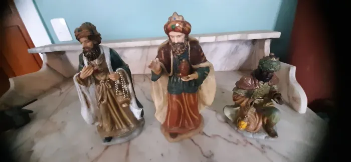 Estatueta - Reis Magos - em porcelana no estado