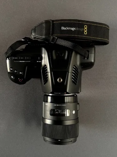BLACKMAGIC POCKET CINEMA CAMERA 6K PRO + SIGMA ART 35MM F/1.4