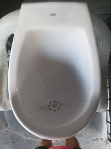 Vendo mictório semi novo e super conservado, marca Celit pelo fone *