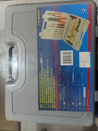 Maleta de ferramentas com 100 peças