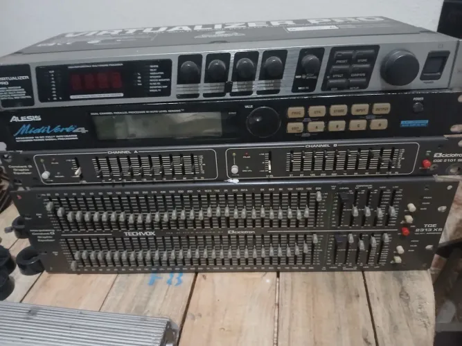 Vendo equalizador ciclotron TGE 2101 SG NUNCA PARAFUSADO NUM RACK ,usado dias em casa 