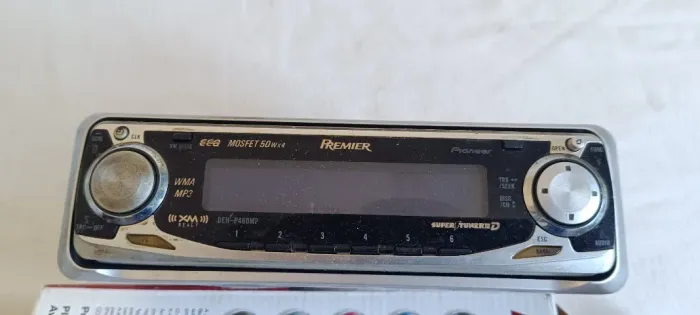 Rádio de carro, toca CD
