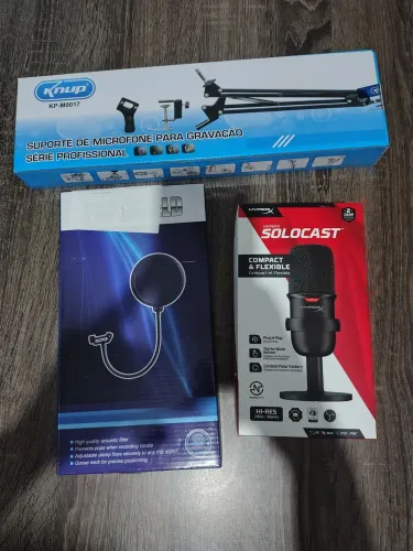 Microfone, suporte e pop filter