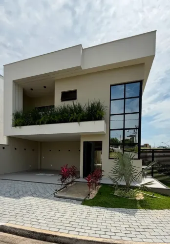 Casa de alto padrão com 3 suítes no Reserva Cabiúnas, próxima às principais empresas. Maca