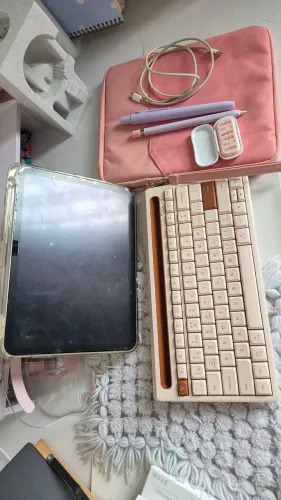 iPad 11 a16 com Apple pencil, teclado, capa, pasta de veludo e pontas