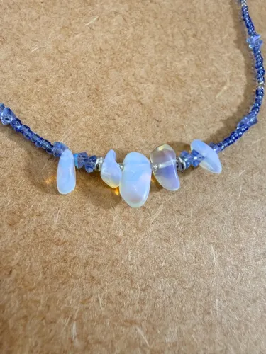 Choker Delicada Tons Azuis & Pedra da Lua / Opalina