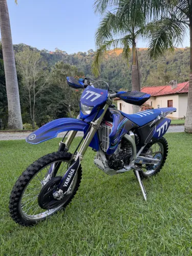 Vendo WR 250 f OFICIAL muito nova