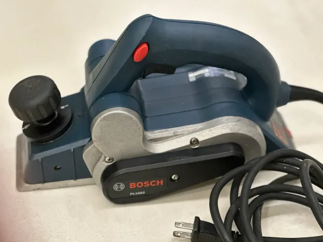Plaina elétrica Bosch Profissional