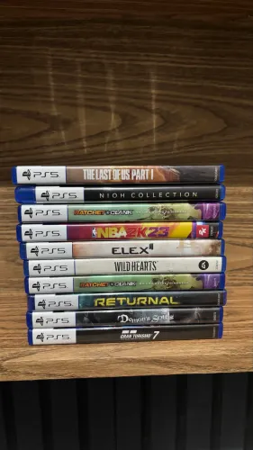Lote com 10 Jogos Originais PS5 - The Last of Us, Demon?s Souls, GT7 e Mais