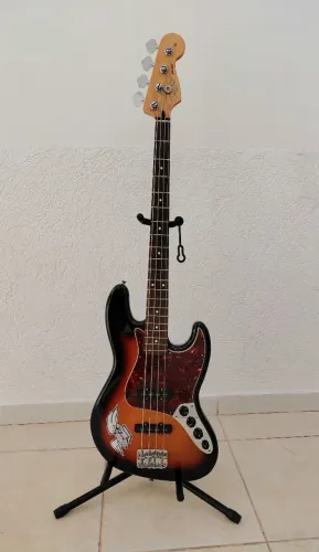 Baixo Fender Jazz Bass Deluxe Series