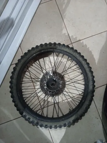 Par de rodas Dt200 com pneus de trilha