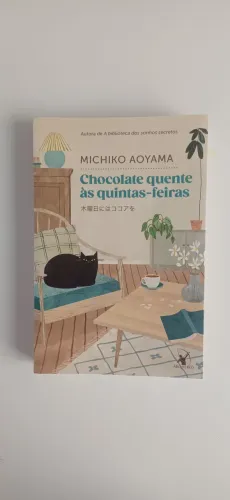 Livros "Chocolate Quente às quinta-feiras" e "Matcha às segundas-feiras" da Michiko Aoyama