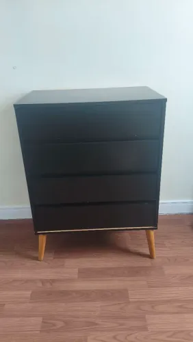 Cômoda preta 4 gavetas