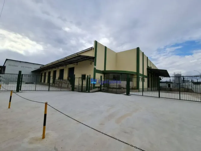 Galpão com 1.300 m² às margens da Caxangá em Recife - PE